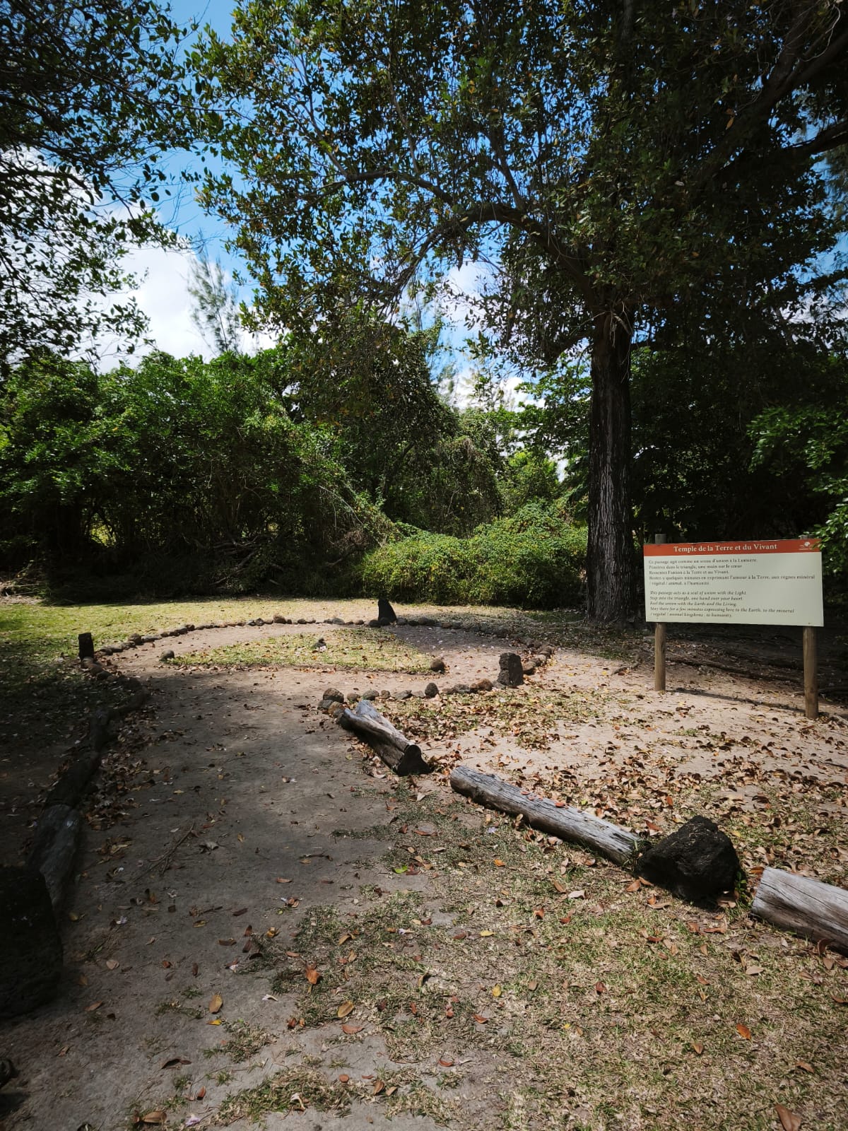 Temple de la Terre et du Vivant - Vortex Energétique de Riambel - Photo de Laurie-Anne Delannoy - Kinésiologue & Praticienne Holistique - Bordeaux & Tosse - Présentiel & Visio